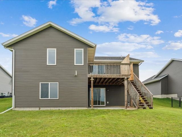 1719 Prairie Rose Dr, Cedar Rapids, IA 52404