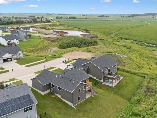 1719 Prairie Rose Dr, Cedar Rapids, IA 52404