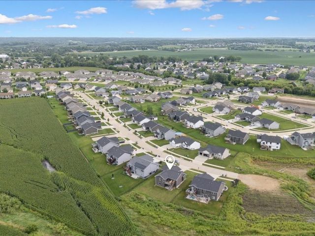 1719 Prairie Rose Dr, Cedar Rapids, IA 52404