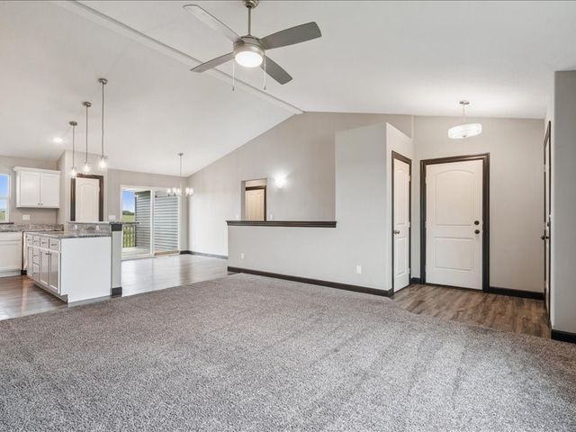 1719 Prairie Rose Dr, Cedar Rapids, IA 52404