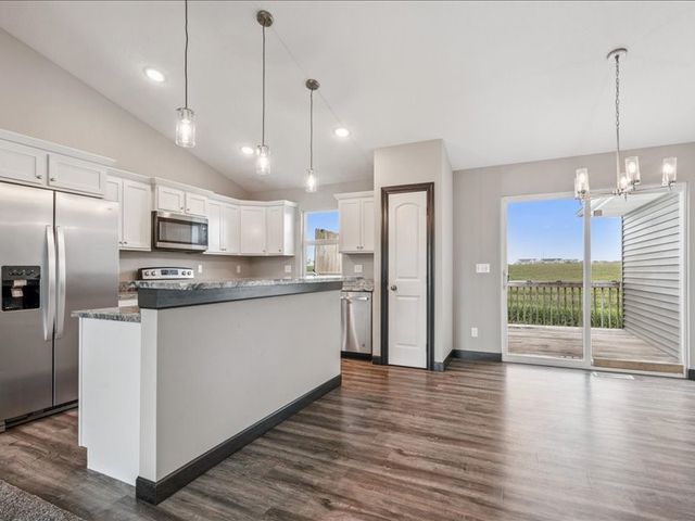 1719 Prairie Rose Dr, Cedar Rapids, IA 52404