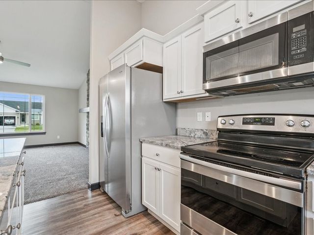 1719 Prairie Rose Dr, Cedar Rapids, IA 52404