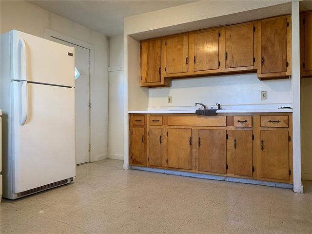 1013 S 4th Street, Leavenworth, KS 66048