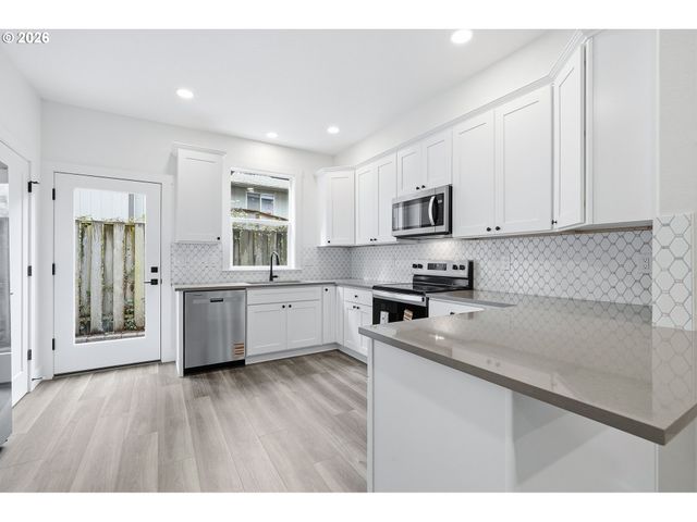 530 S TEXAS St, Portland, OR 97219