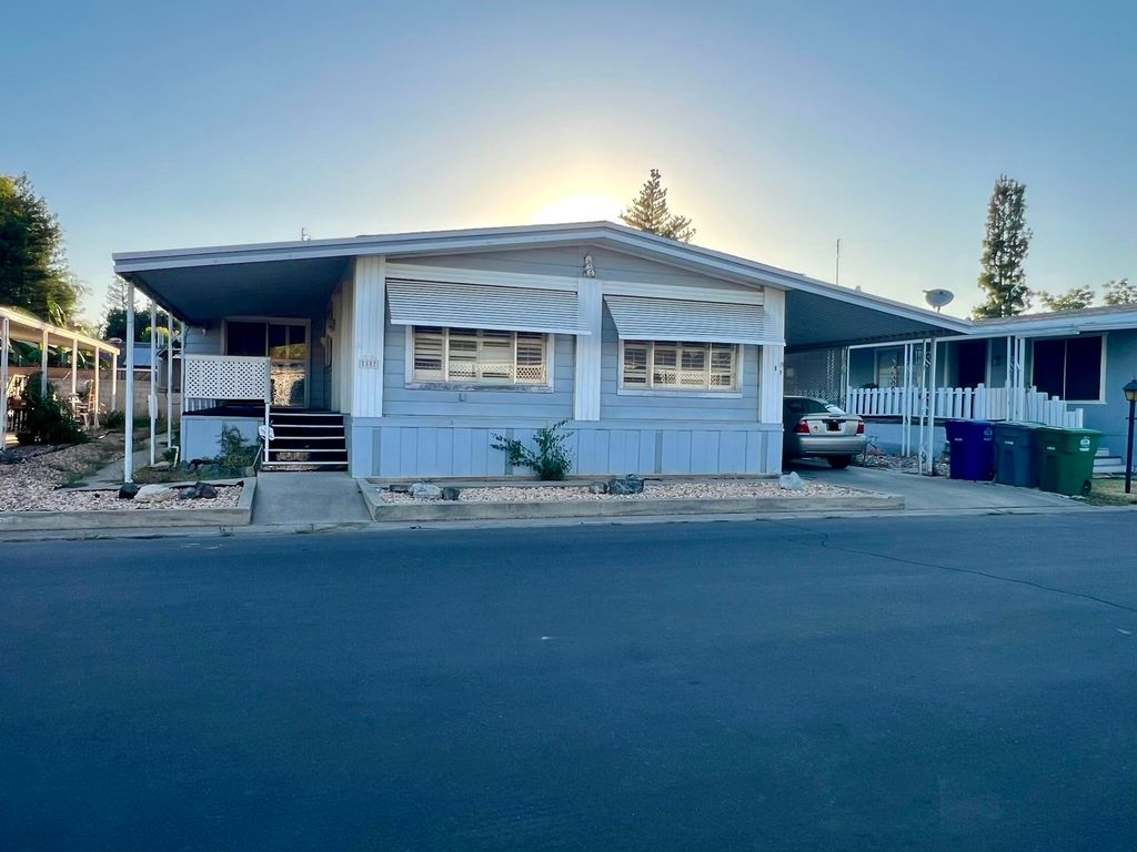 Image 1 of property listing at 314 N Albert Avenue 85, Exeter, CA 93221