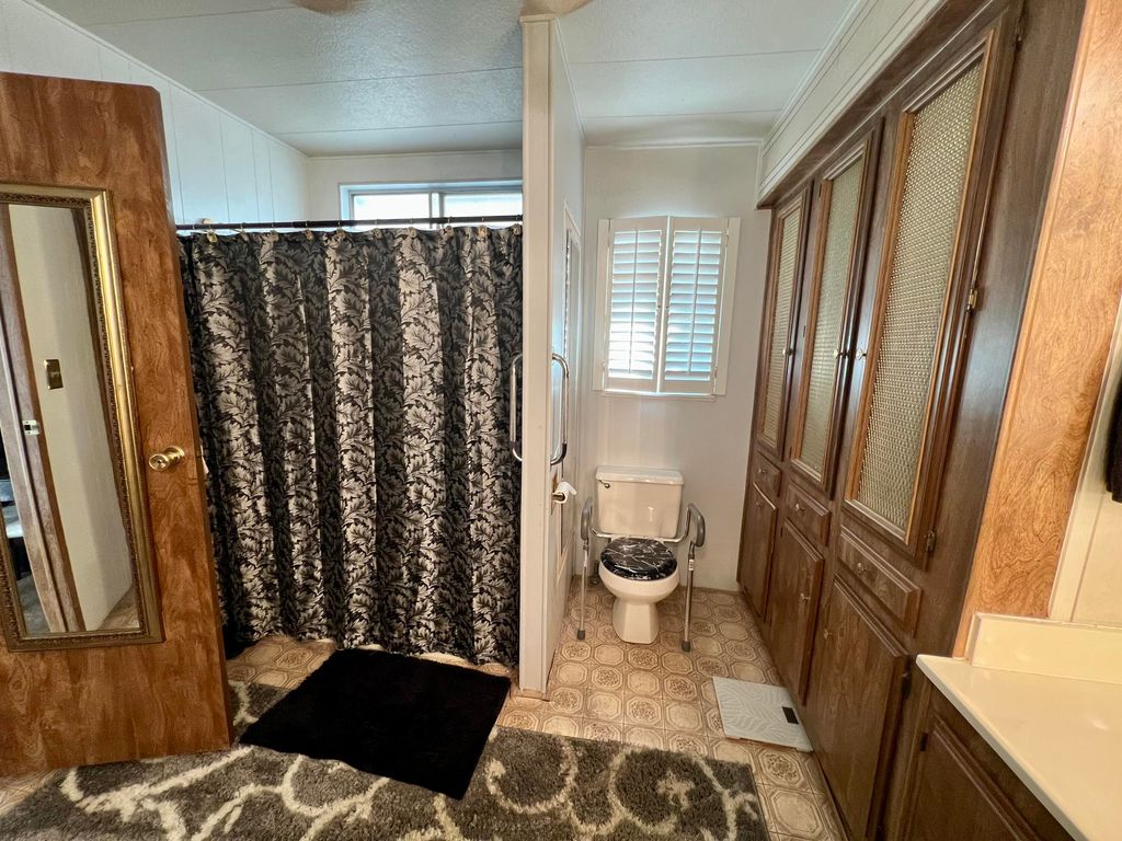 Image 3 of property listing at 314 N Albert Avenue 85, Exeter, CA 93221