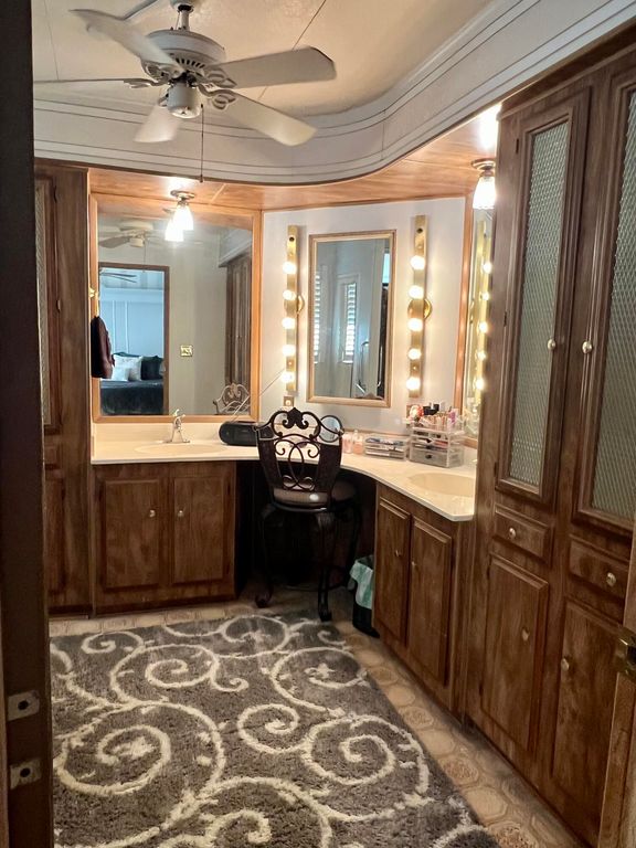 Image 4 of property listing at 314 N Albert Avenue 85, Exeter, CA 93221
