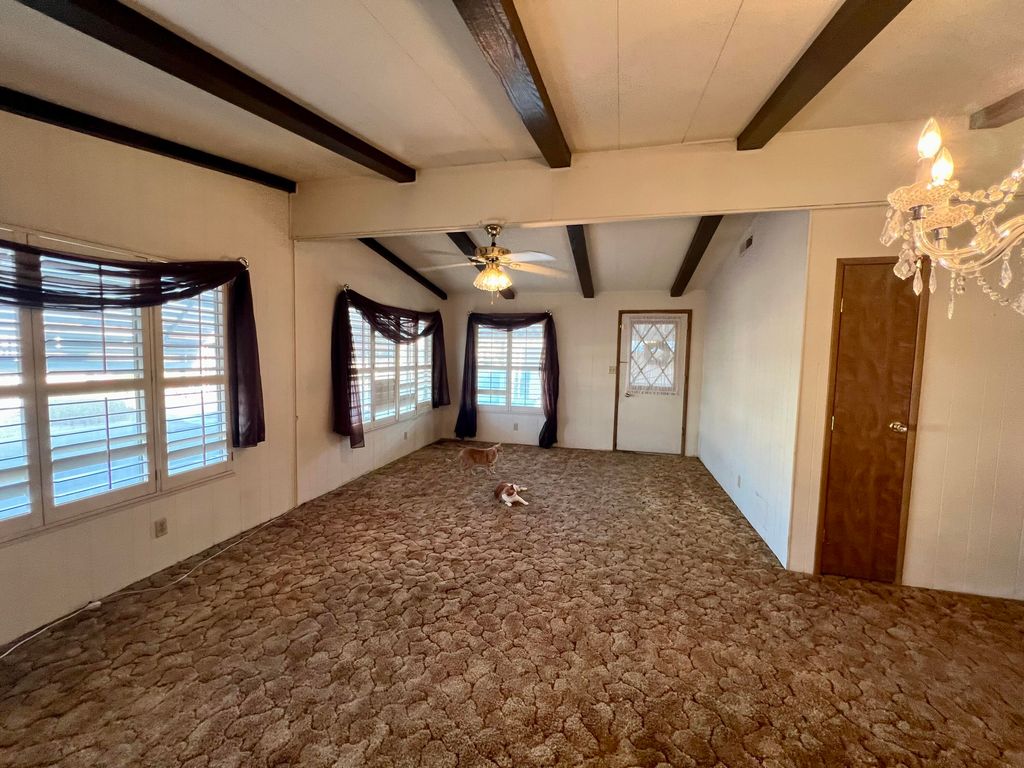 Image 8 of property listing at 314 N Albert Avenue 85, Exeter, CA 93221