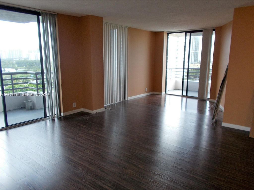 3300 NE 191st St 912, Aventura, FL 33180