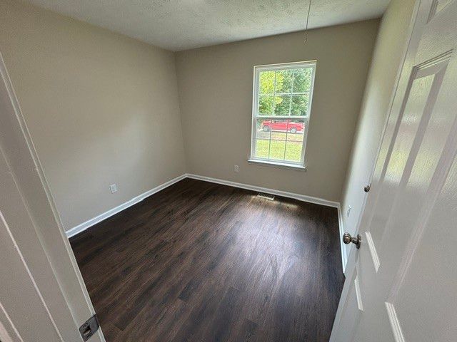 9106 Redbud Ln, Nunnelly, TN 37137