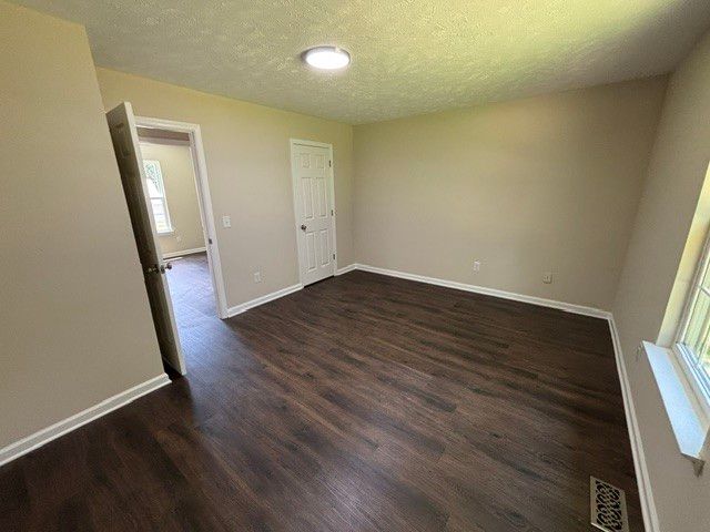 9106 Redbud Ln, Nunnelly, TN 37137