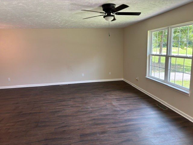 9106 Redbud Ln, Nunnelly, TN 37137