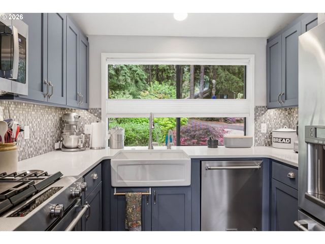3847 ASHFORD Dr, Eugene, OR 97405