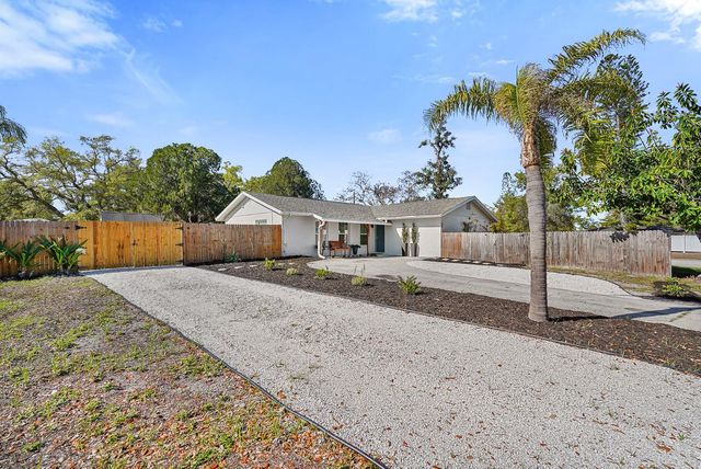 635 MELODY CIRCLE, Sarasota, FL 34237