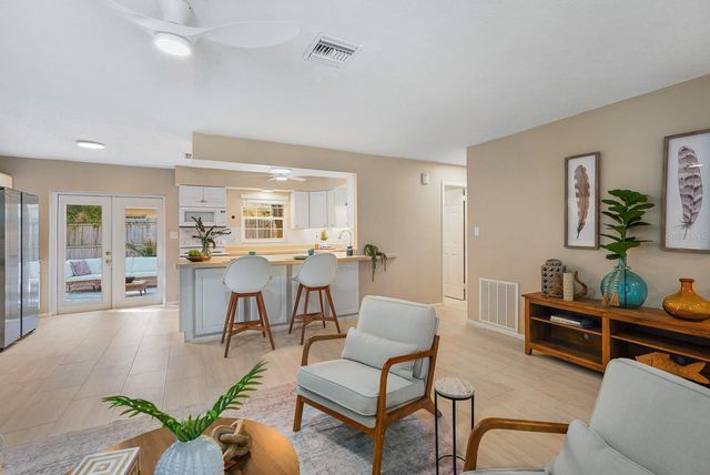 635 MELODY CIRCLE, Sarasota, FL 34237