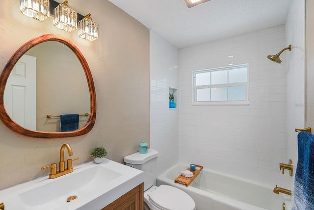 635 MELODY CIRCLE, Sarasota, FL 34237