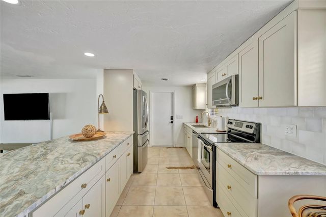 6426 COLONIAL DRIVE, Sarasota, FL 34231