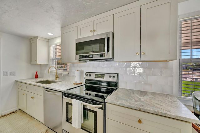 6426 COLONIAL DRIVE, Sarasota, FL 34231