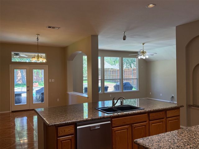 405 Love Bird Lane, Murphy, TX 75094