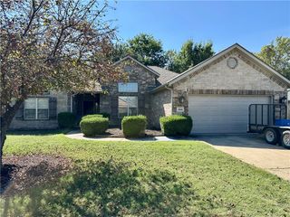 4989 W Homespun Drive, Fayetteville, AR 72704