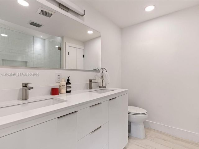 1945 Alamanda Dr, North Miami, FL 33181