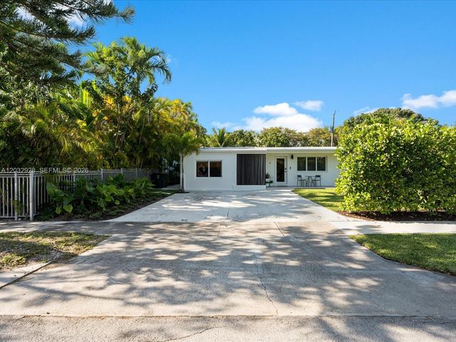 1945 Alamanda Dr, North Miami, FL 33181