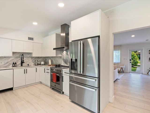 1945 Alamanda Dr, North Miami, FL 33181