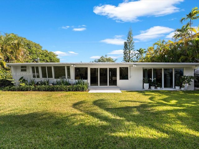 1945 Alamanda Dr, North Miami, FL 33181