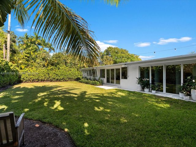 1945 Alamanda Dr, North Miami, FL 33181