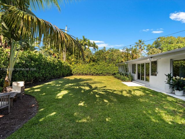 1945 Alamanda Dr, North Miami, FL 33181