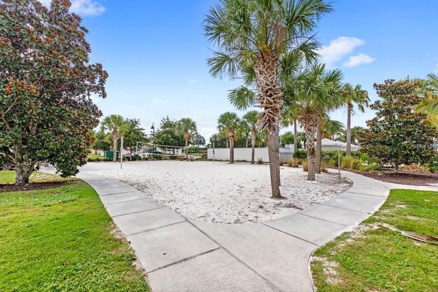 2015 MAJORCA DRIVE, Kissimmee, FL 34747