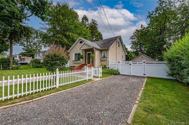234 Grand Avenue, Lindenhurst, NY 11757