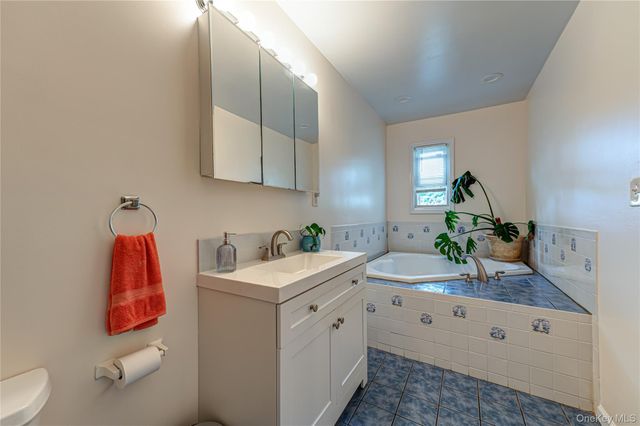 234 Grand Avenue, Lindenhurst, NY 11757