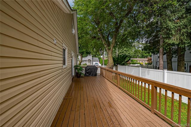 234 Grand Avenue, Lindenhurst, NY 11757