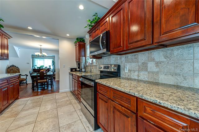 234 Grand Avenue, Lindenhurst, NY 11757