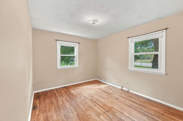 1525 MIDDLE Road, Bettendorf, IA 52722