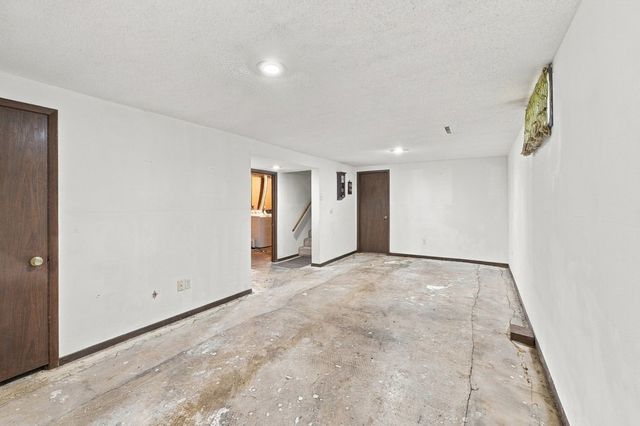 1525 MIDDLE Road, Bettendorf, IA 52722