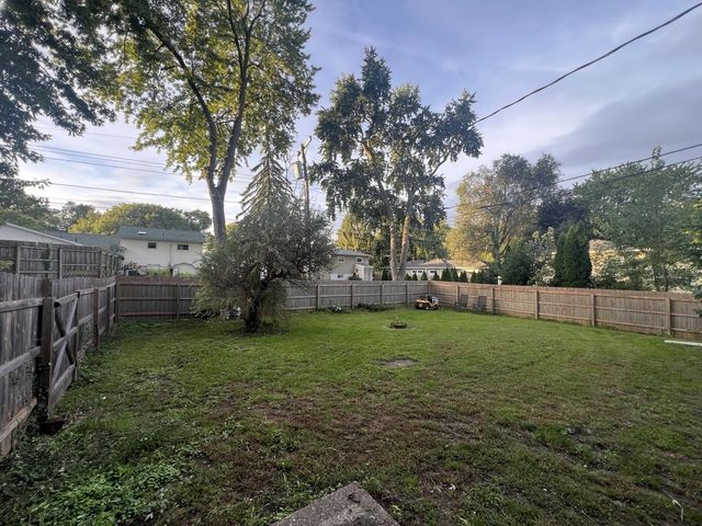 1525 MIDDLE Road, Bettendorf, IA 52722