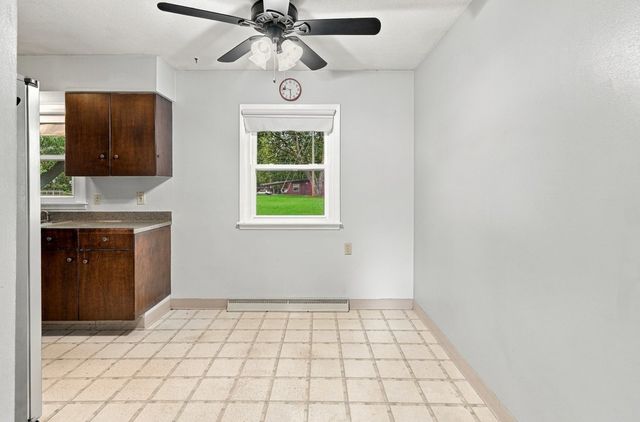 1525 MIDDLE Road, Bettendorf, IA 52722