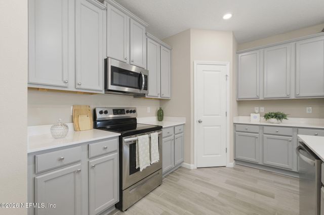 7937 GARLIC CLOVE Lane, Jacksonville, FL 32219