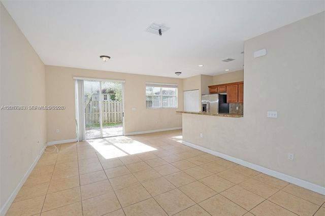 1048 NE 208th St, Miami, FL 33179