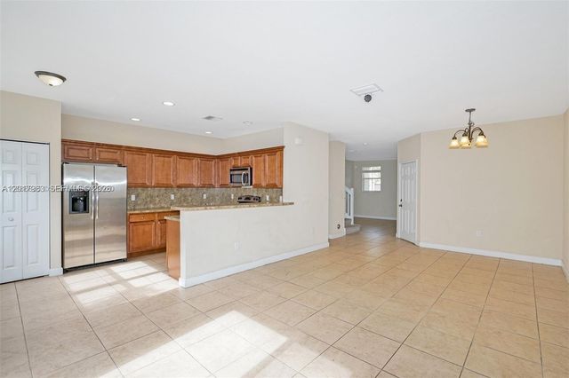 1048 NE 208th St, Miami, FL 33179