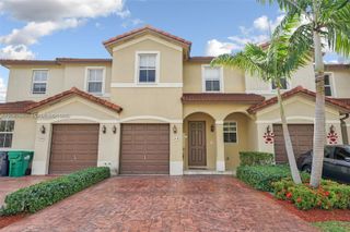 1048 NE 208th St, Miami, FL 33179