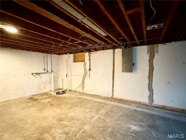 3740 Park Crest Drive, St Louis, MO 63125