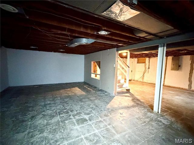 3740 Park Crest Drive, St Louis, MO 63125