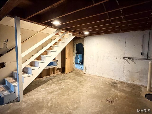 3740 Park Crest Drive, St Louis, MO 63125