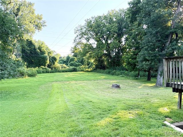 3740 Park Crest Drive, St Louis, MO 63125