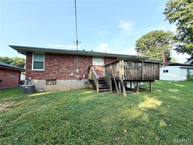 3740 Park Crest Drive, St Louis, MO 63125