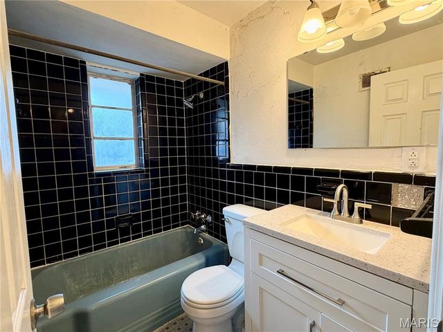 3740 Park Crest Drive, St Louis, MO 63125