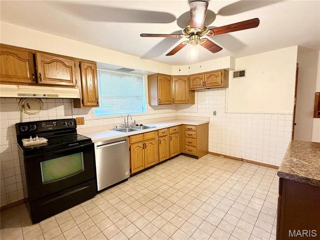 3740 Park Crest Drive, St Louis, MO 63125